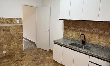 Casa 3 ambientes con cochera + Depto