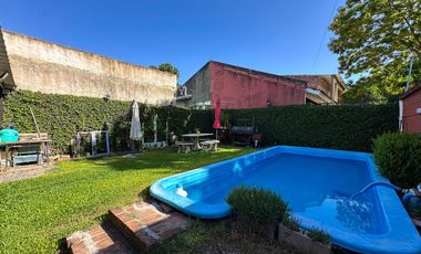CASA 5 AMBIENTES EN VENTA LUIS GUILLON CON PILETA