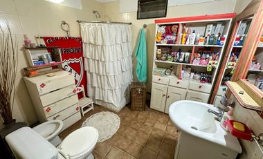 CASA 5 AMBIENTES EN VENTA LUIS GUILLON CON PILETA