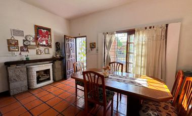 CASA 5 AMBIENTES EN VENTA LUIS GUILLON CON PILETA