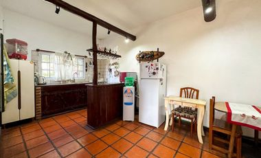 CASA 5 AMBIENTES EN VENTA LUIS GUILLON CON PILETA