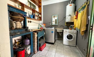 CASA 5 AMBIENTES EN VENTA LUIS GUILLON CON PILETA