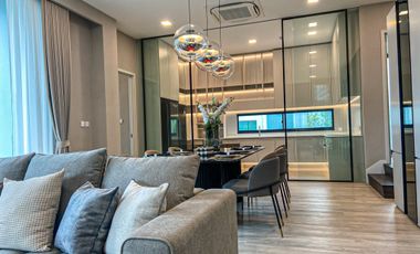 Rare Corner Unit with Private Garden: VIVE Krungthep Kreetha