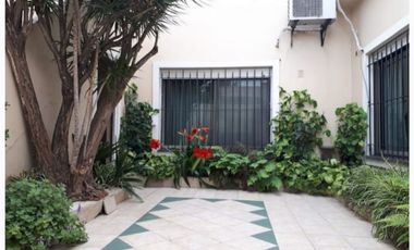 Apta Crédito. Casa 3 Amb. con Parque. cochera. en Venta, Lanus O