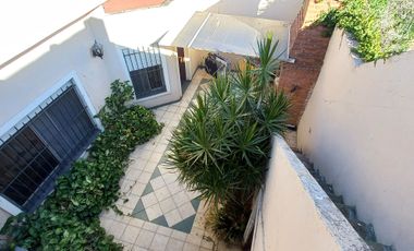Apta Crédito. Casa 3 Amb. con Parque. cochera. en Venta, Lanus O