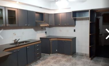 Apta Crédito. Casa 3 Amb. con Parque. cochera. en Venta, Lanus O