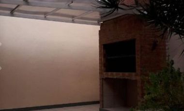 Apta Crédito. Casa 3 Amb. con Parque. cochera. en Venta, Lanus O