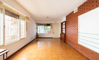 VENTA CASA 3 AMBIENTES MORON