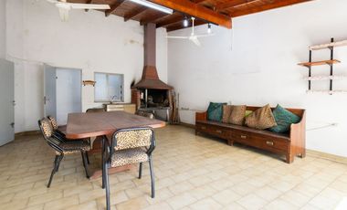 VENTA CASA 3 AMBIENTES MORON