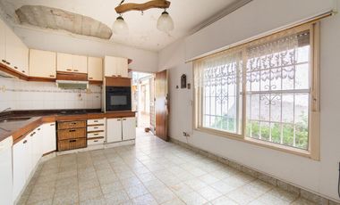 VENTA CASA 3 AMBIENTES MORON