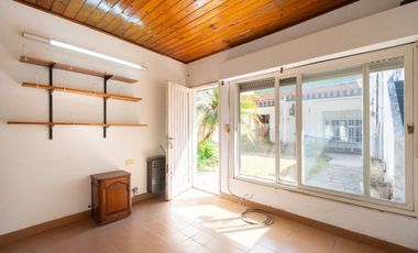 VENTA CASA 3 AMBIENTES MORON