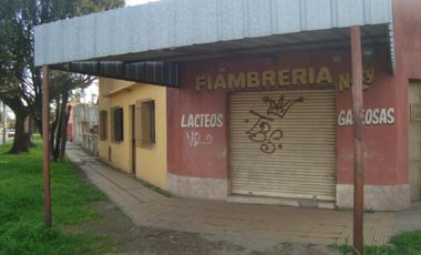 LOCAL COMERCIAL MUY BUENA UBICACIÓN! A 5 CUADRAS DE ESTACIÓN DE LONGCHAMPS. IDEAL VARIOS RUBROS