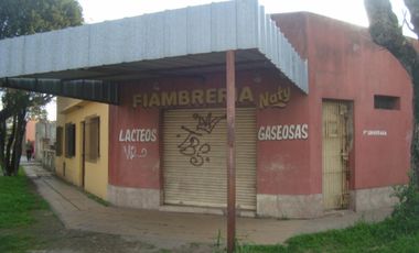 LOCAL COMERCIAL MUY BUENA UBICACIÓN! A 5 CUADRAS DE ESTACIÓN DE LONGCHAMPS. IDEAL VARIOS RUBROS