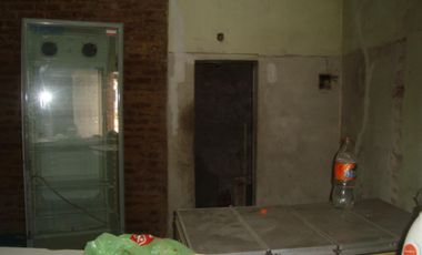 LOCAL COMERCIAL MUY BUENA UBICACIÓN! A 5 CUADRAS DE ESTACIÓN DE LONGCHAMPS. IDEAL VARIOS RUBROS