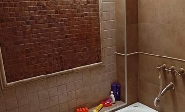 OPORTUNIDAD         CASA/CHALET DE 3 AMB. AMPLIOS, COCHERA YJARDIN CON PARRILLA