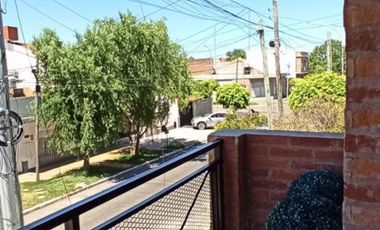 OPORTUNIDAD         CASA/CHALET DE 3 AMB. AMPLIOS, COCHERA YJARDIN CON PARRILLA