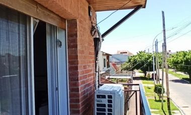 OPORTUNIDAD         CASA/CHALET DE 3 AMB. AMPLIOS, COCHERA YJARDIN CON PARRILLA