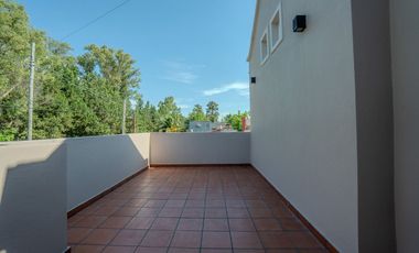 CASA VENTA GONNET 3 DORMITORIOS PARQUE APTO BANCO