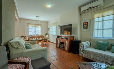 CASA VENTA GONNET 3 DORMITORIOS PARQUE APTO BANCO