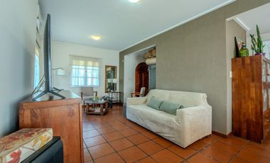 CASA VENTA GONNET 3 DORMITORIOS PARQUE APTO BANCO