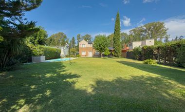 CASA VENTA GONNET 3 DORMITORIOS PARQUE APTO BANCO