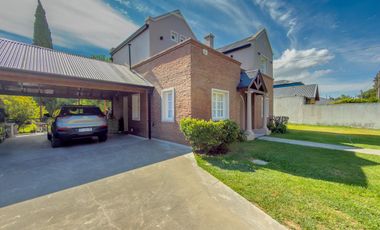 CASA VENTA GONNET 3 DORMITORIOS PARQUE APTO BANCO