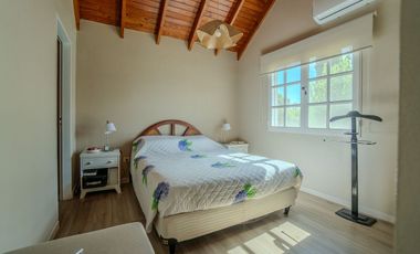 CASA VENTA GONNET 3 DORMITORIOS PARQUE APTO BANCO
