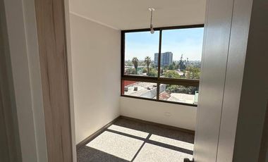 Departamento en arriendo c/ estacionamiento en Plaza de Armas de San Bernardo