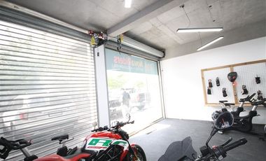 Local Comercial en Arriendo en Av. Vitacura // Gerónimo de Alderete // Las Hualtatas