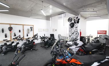 Local Comercial en Arriendo en Av. Vitacura // Gerónimo de Alderete // Las Hualtatas