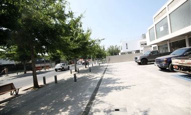 Local Comercial en Arriendo en Av. Vitacura // Gerónimo de Alderete // Las Hualtatas
