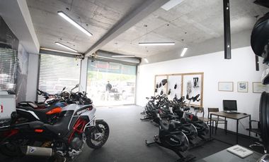 Local Comercial en Arriendo en Av. Vitacura // Gerónimo de Alderete // Las Hualtatas