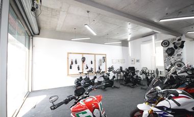 Local Comercial en Arriendo en Av. Vitacura // Gerónimo de Alderete // Las Hualtatas