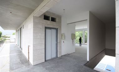 Local Comercial en Arriendo en Av. Vitacura // Gerónimo de Alderete // Las Hualtatas