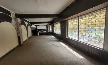 Local Comercial en Arriendo en Local de 524 m2 con frente a Alameda, al lado Hotel San Francisco