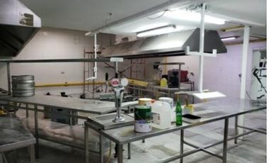 Local Comercial en Arriendo en Local de 524 m2 con frente a Alameda, al lado Hotel San Francisco