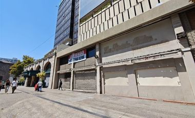 Local Comercial en Arriendo en Local de 524 m2 con frente a Alameda, al lado Hotel San Francisco