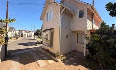 Casa en Arriendo en Manuel Rodríguez 27. La Cruz