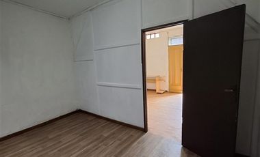 Local Comercial en Venta en 145 m2 en 213 de terreno renovado. 3 accesos independientes