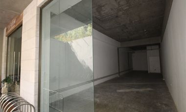 Local Comercial en Arriendo en Av. Vitacura // Gerónimo de Alderete // Las Hualtatas