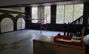 Local Comercial en Arriendo en Local de 524 m2 con frente a Alameda, al lado Hotel San Francisco