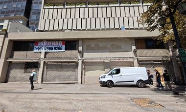 Local Comercial en Arriendo en Local de 524 m2 con frente a Alameda, al lado Hotel San Francisco