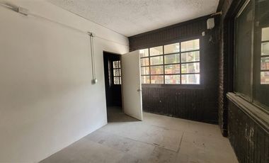 Local Comercial en Arriendo en Local de 524 m2 con frente a Alameda, al lado Hotel San Francisco