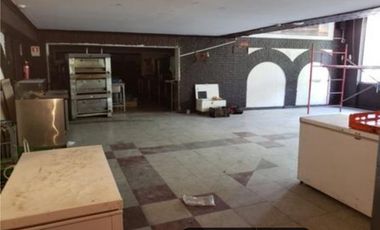Local Comercial en Arriendo en Local de 524 m2 con frente a Alameda, al lado Hotel San Francisco