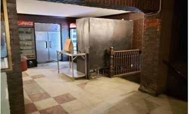 Local Comercial en Arriendo en Local de 524 m2 con frente a Alameda, al lado Hotel San Francisco