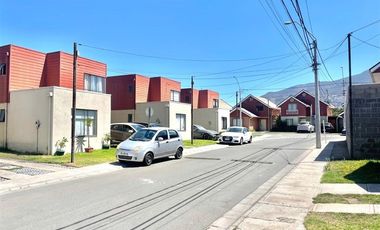 Casa en Arriendo en Avenida Santa Cruz 291. La Cruz