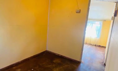 CASA DE DOS PISOS EN PLENA POBLACION