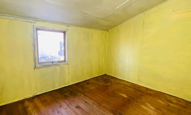 CASA DE DOS PISOS EN PLENA POBLACION