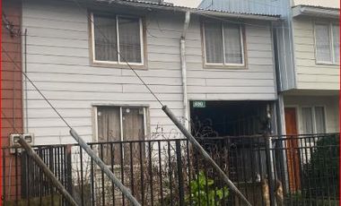 CASA DE DOS PISOS EN PLENA POBLACION