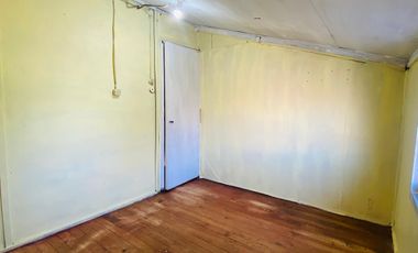 CASA DE DOS PISOS EN PLENA POBLACION